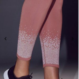 Fabletics Mid-Rise Ultracool Reflective 7/8 Pink